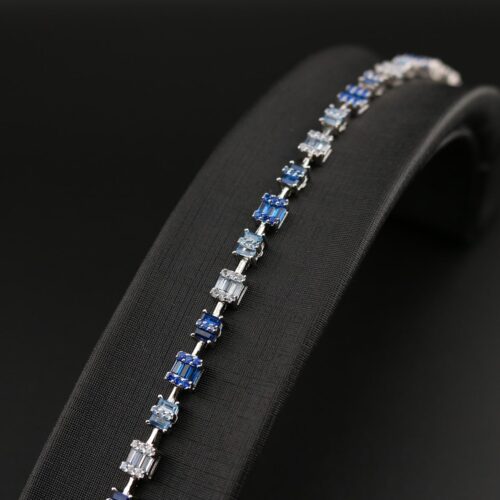 دستبند زنجیردار نقره طرح جواهر سه نگین آبی MK3014 (2)