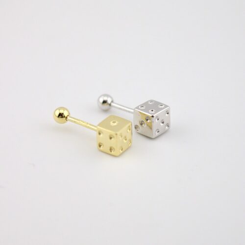 پرسینگ گوش نقره طرح تاس MK7001 (2)