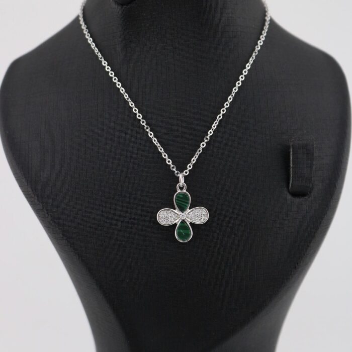 مدال نقره زنجیر دار طرح چهار برگ سه رنگ MK4024 (2)