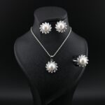 نیم ست زنانه مروارید پرورشی مدل گل mk9018