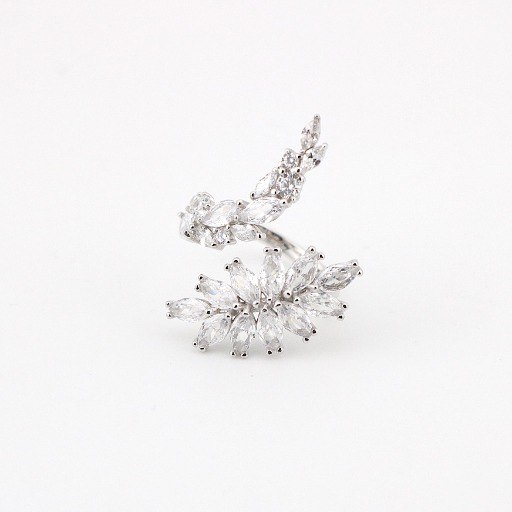 انگشتر نقره طرح جواهر