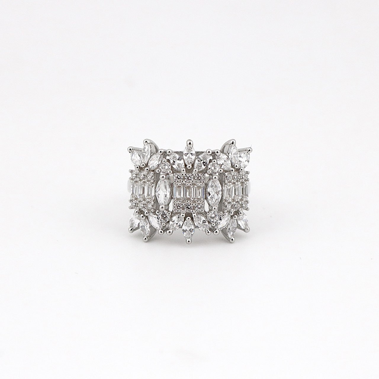 انگشتر نقره طرح جواهر