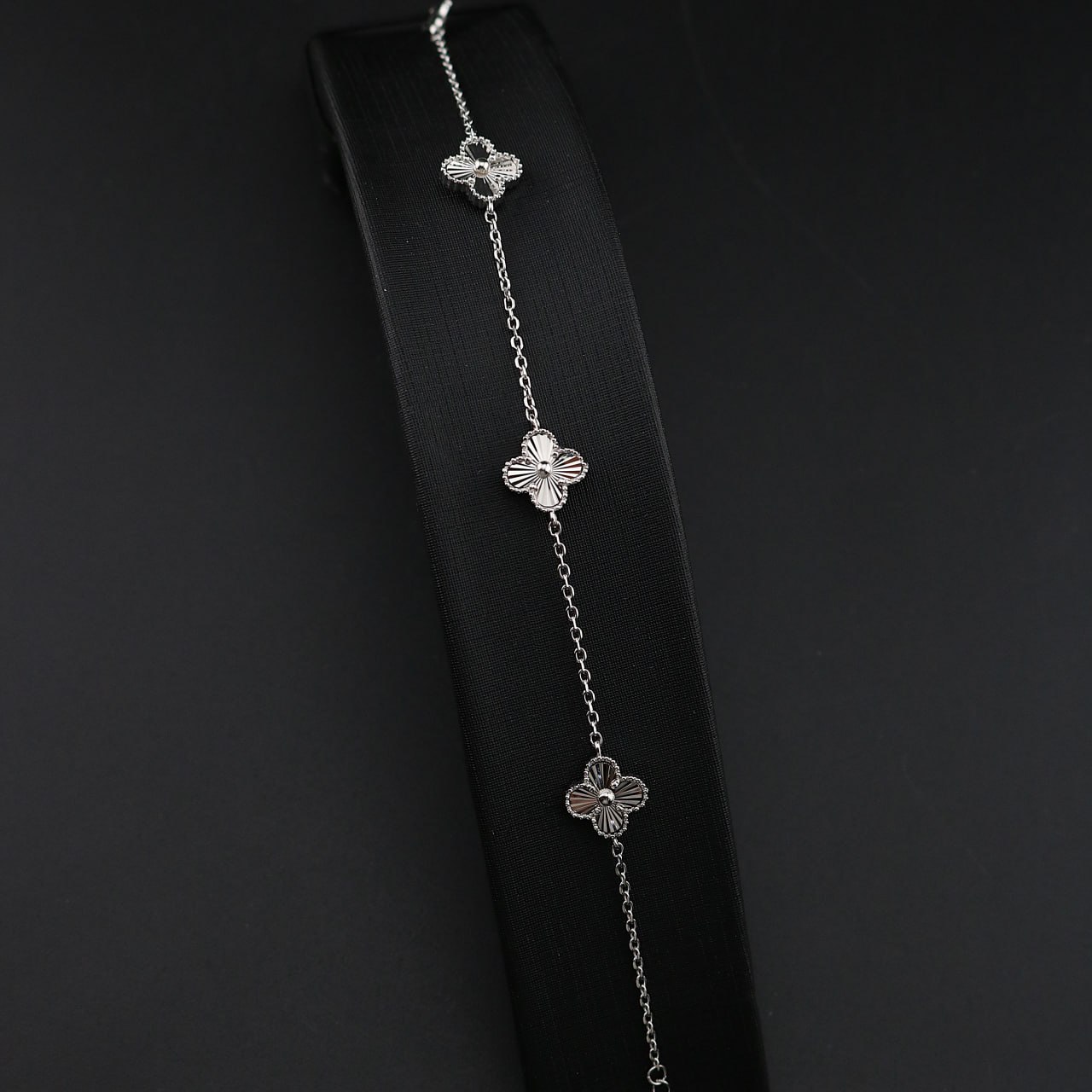 دستبند ونکلیف سه گل تراش نقره