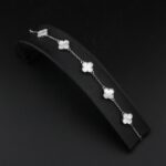 دستبند ونکلیف سفید گل   mk3054