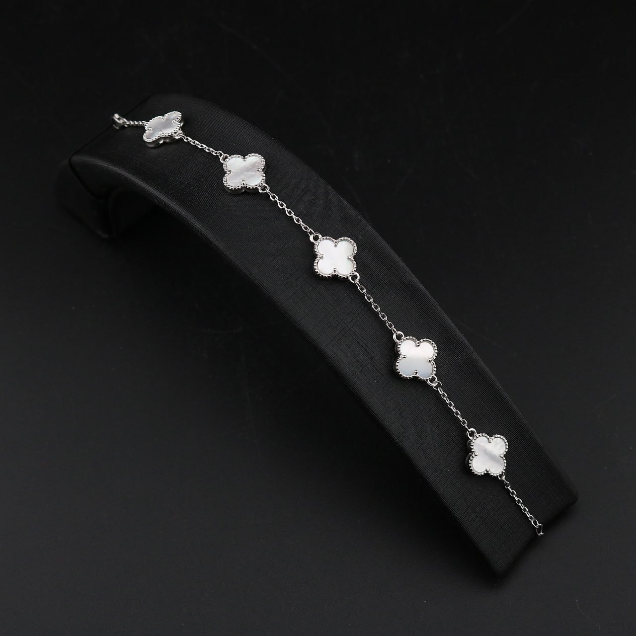 دستبند ونکلیف سفید گل