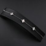 دستبند ونکلیف سه گل تراش نقره mk3059