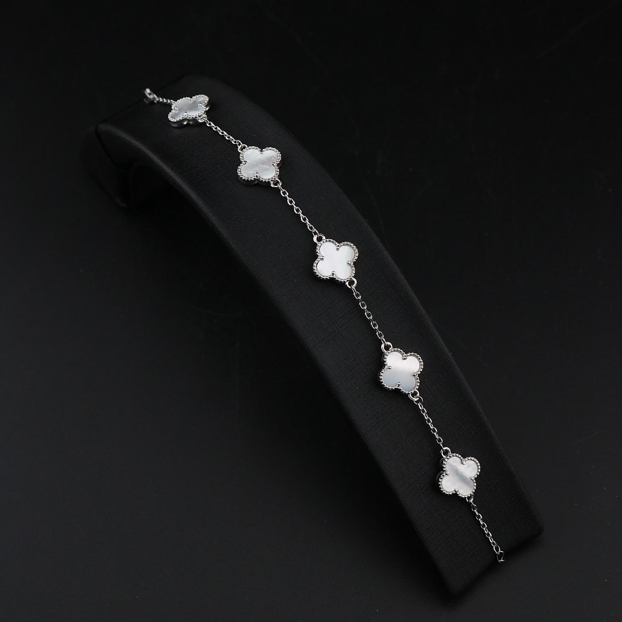 دستبند ونکلیف سفید گل