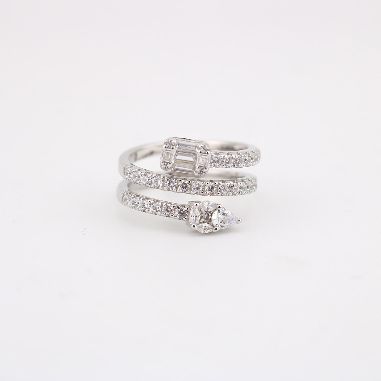 انگشتر نقره طرح جواهر