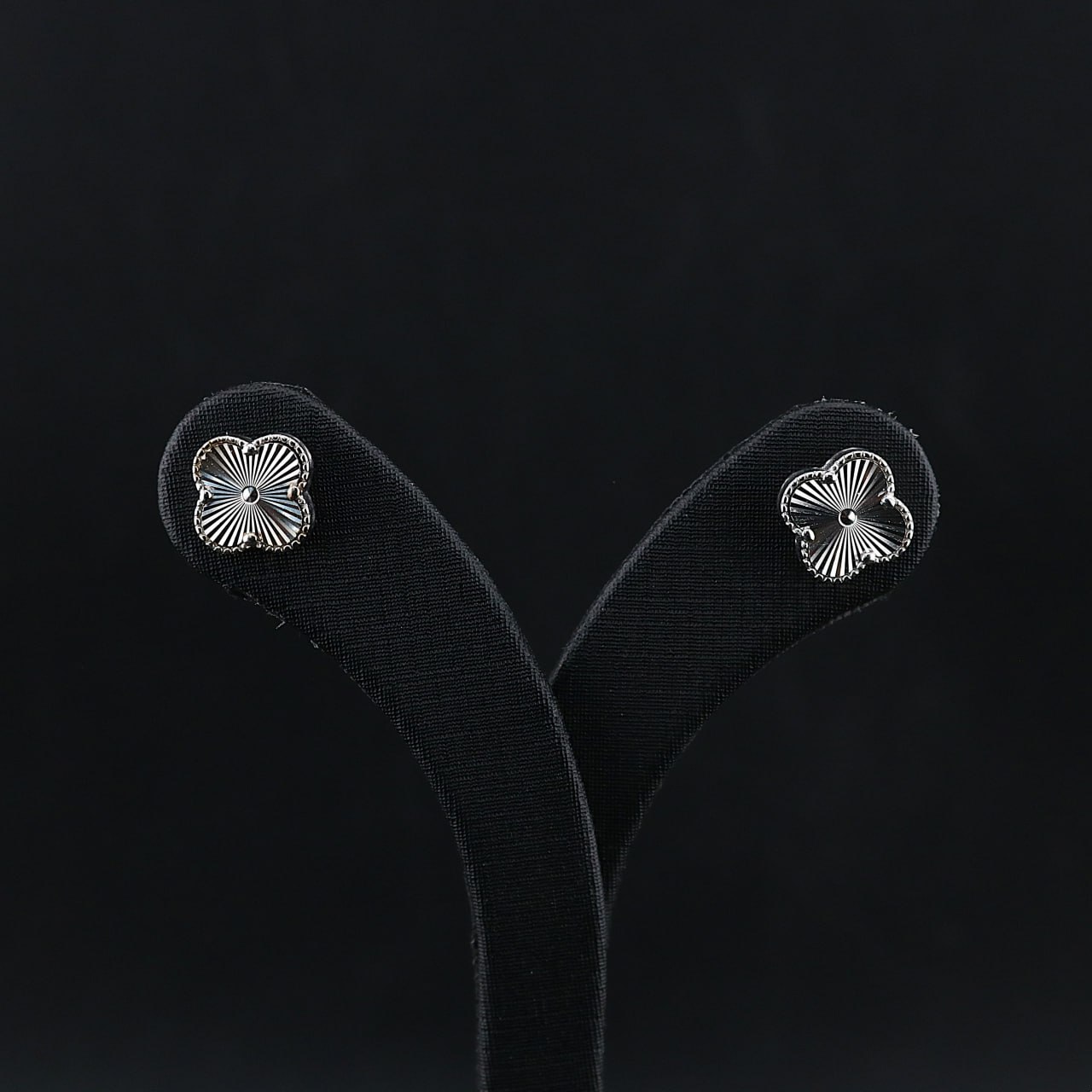 گوشواره ونکلیف میخی