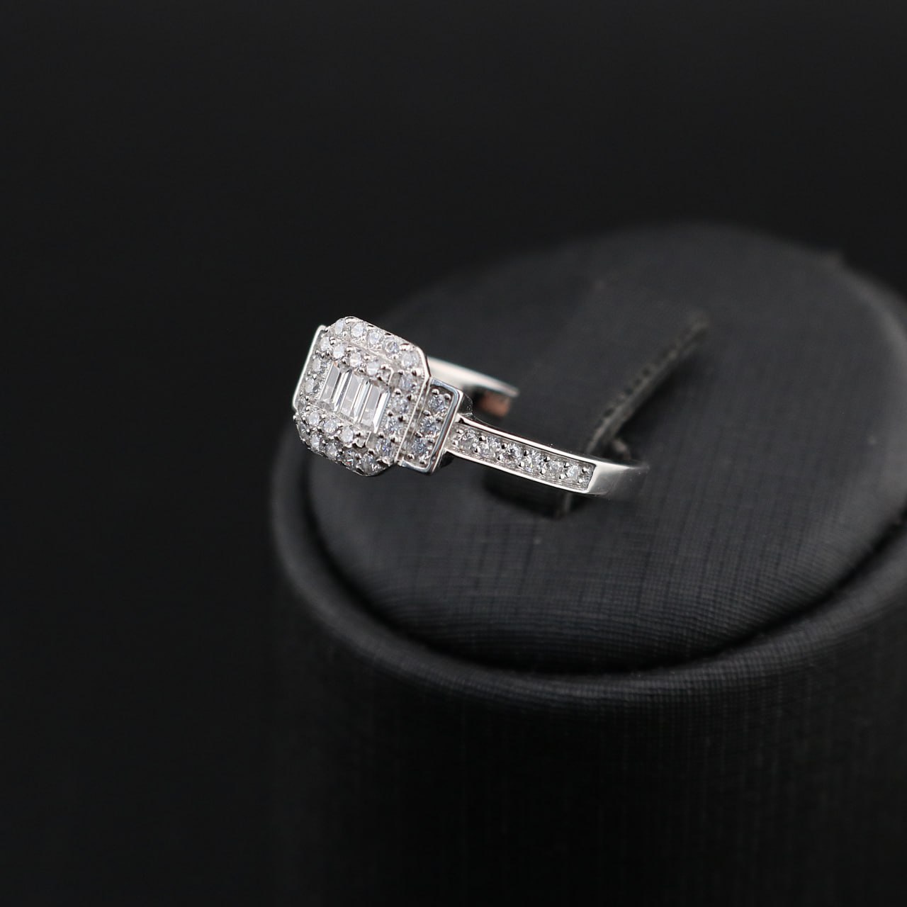 انگشتر نقره طرح جواهر