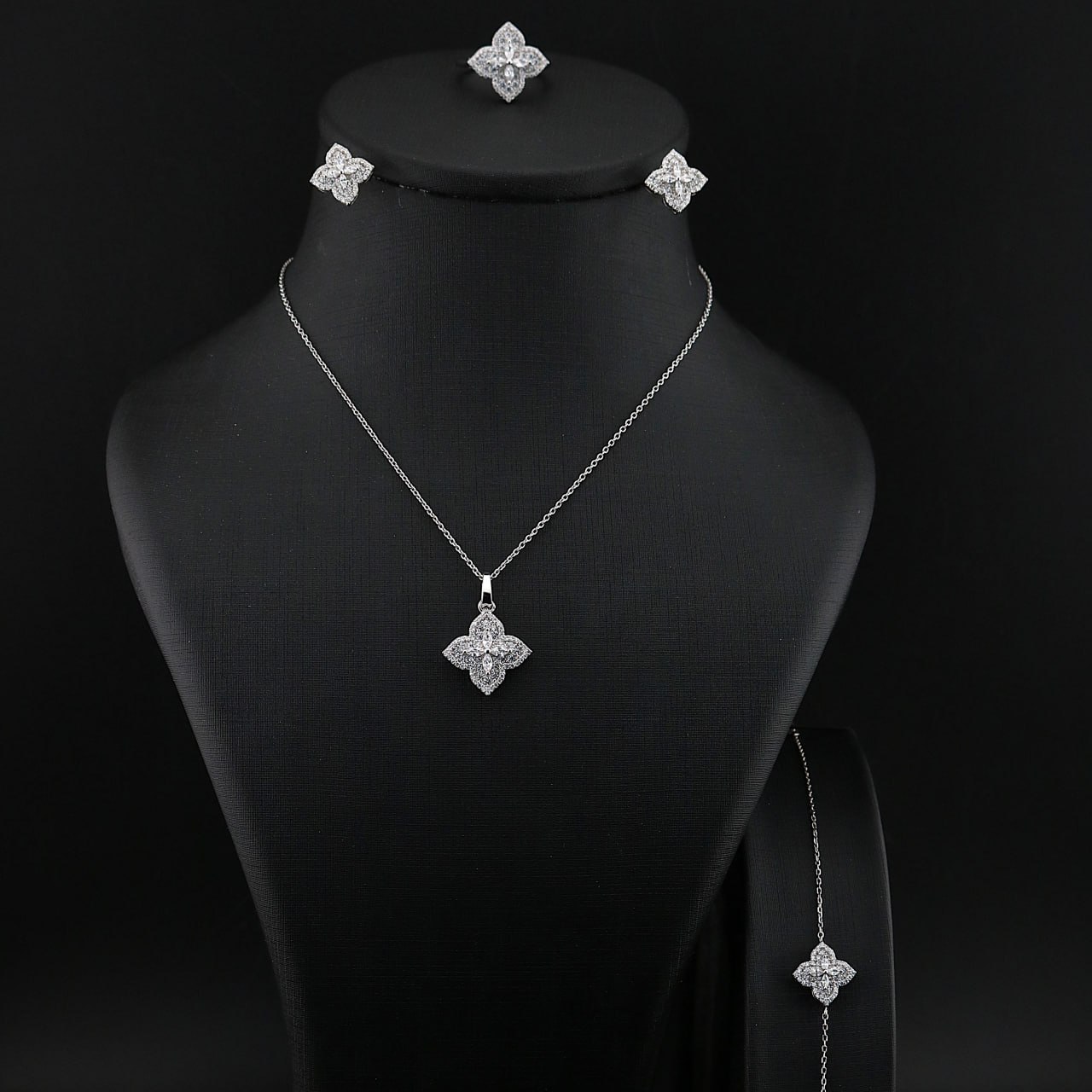 سرویس نقره مدل روبرتو کوین