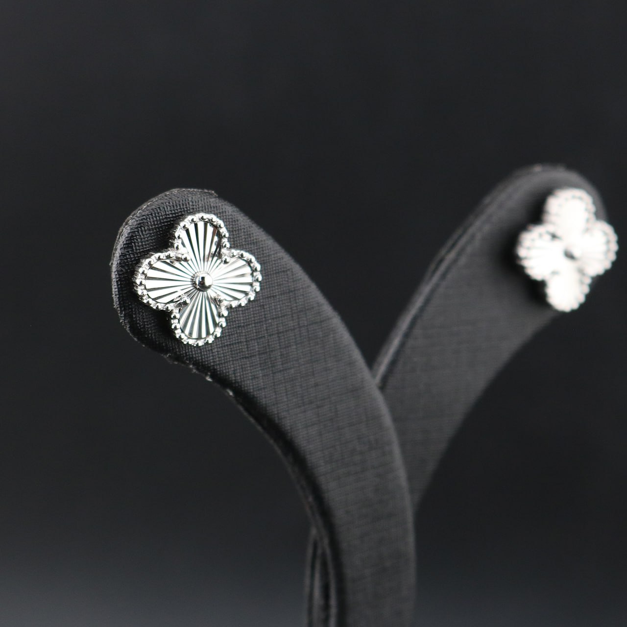 گوشواره ونکلیف میخی