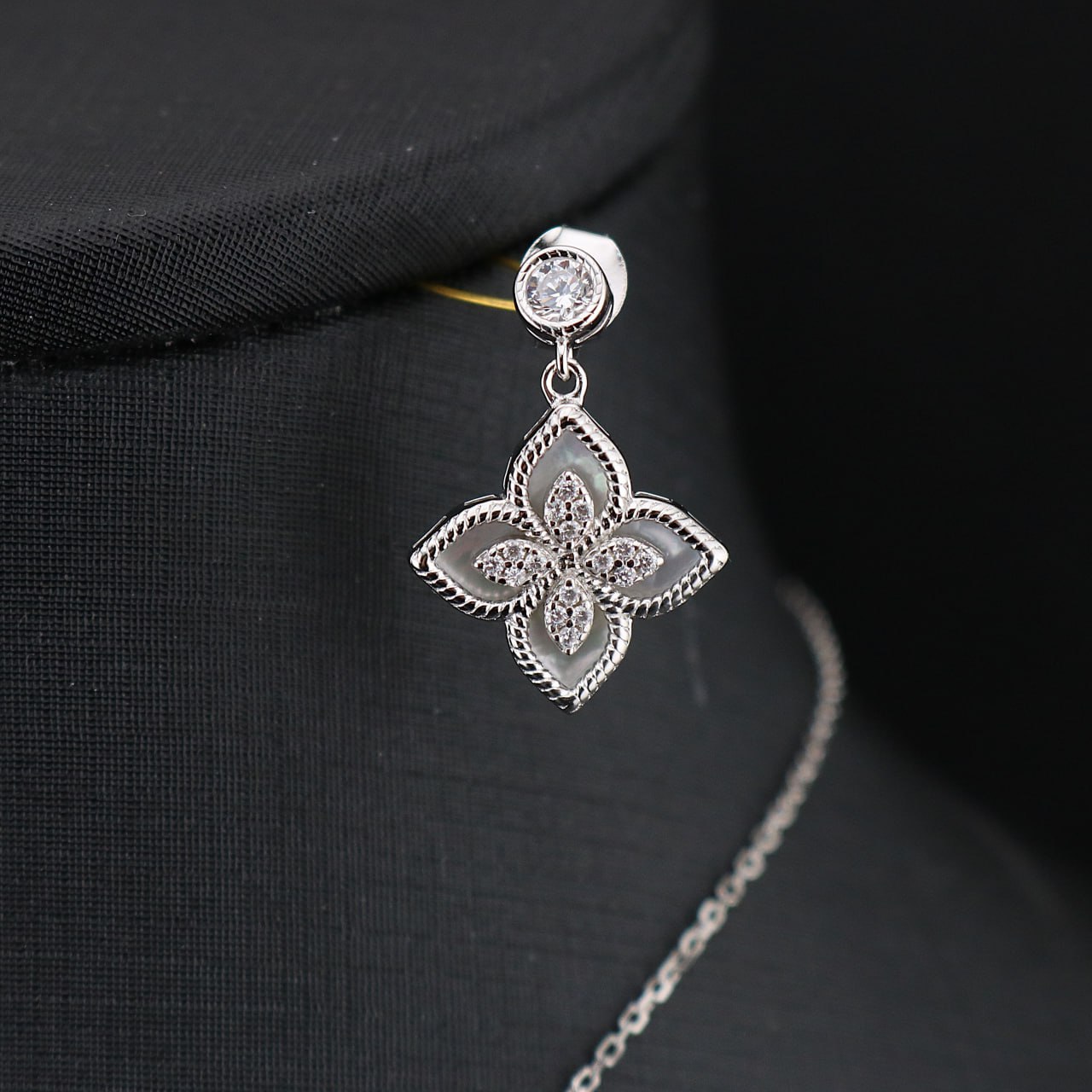 سرویس نقره مدل روبرتو کوین سنگ صدفی