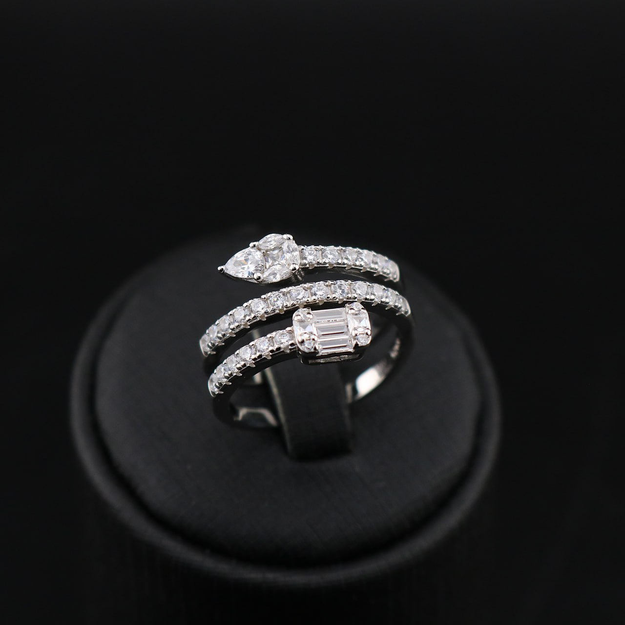 انگشتر نقره طرح جواهر