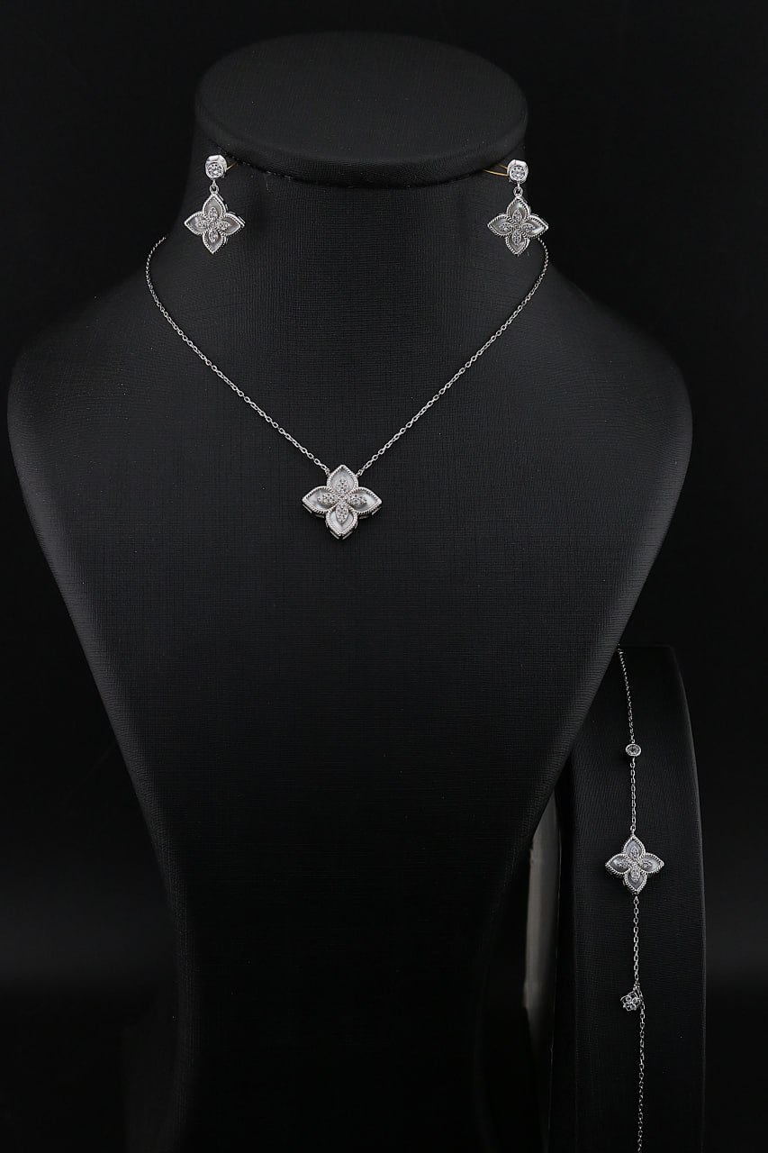 سرویس نقره مدل روبرتو کوین سنگ صدفی