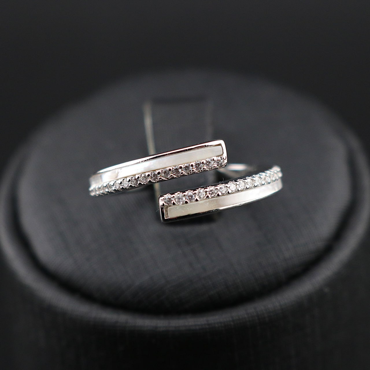 انگشتر نقره طرح جواهر