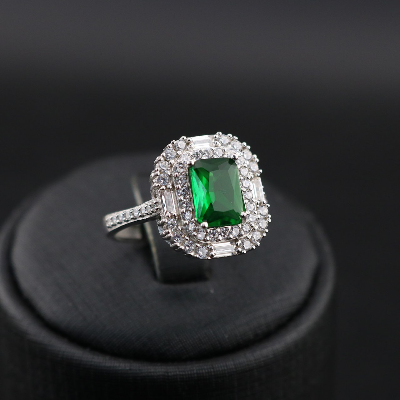 انگشتر نقره طرح جواهر